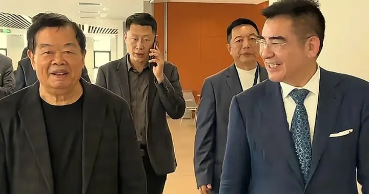 陈光标现身福耀科大拜访曹德旺，两大佬同框聊慈善