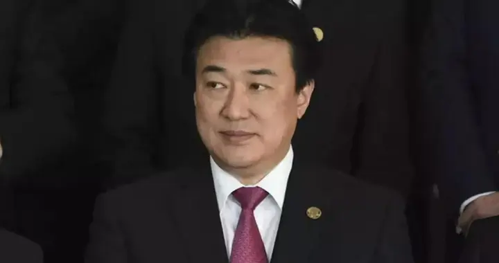 日本胆子突然大起来了，官房长官在记者会上，直接公开跟美国叫板