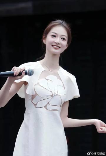 复旦的冯琳26岁当东方卫视一姐了？<br />为什么她能火？<br ...