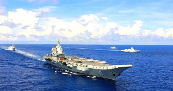 海上亮剑！中美航母舰队阵前对峙，没想到后方美日联军却丢人现眼