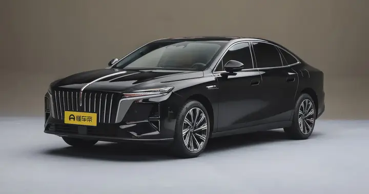 全新红旗H7 PHEV来了！19.18万买C级插混，配8295芯片，3.9秒破百
