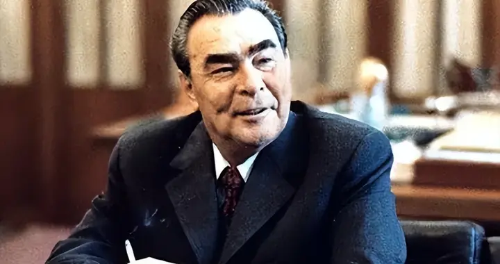 勃列日涅夫统治初期，“三驾马车”领导体制是怎么被打破的？