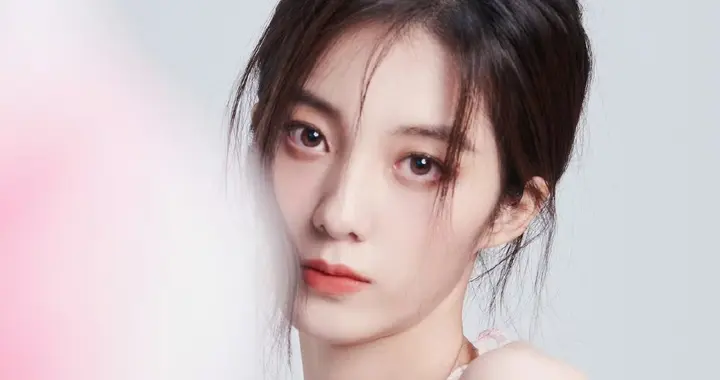 万鹏，碎花吊带，淡粉鲜花少女 ​​​