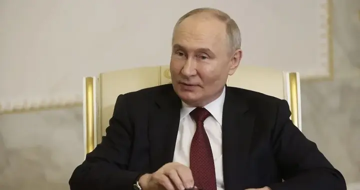 莫斯科一声巨响！普京刚官宣恋情，俄军中将就被炸死街头，谁干的