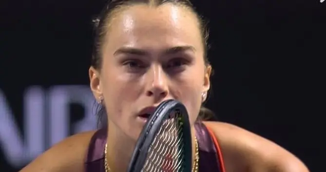 萨巴伦卡2-1击败阿尼西莫娃，第二次闯入WTA年终总决赛