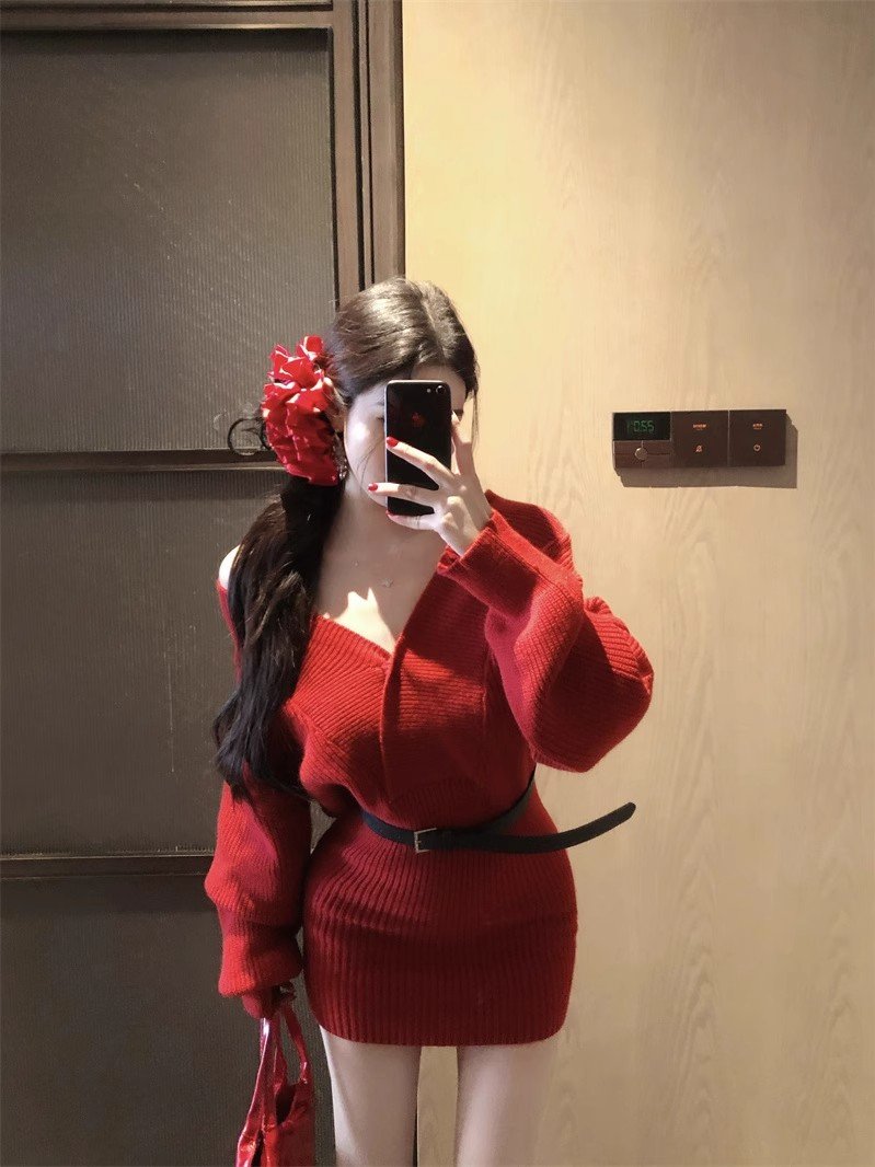 性感红色v领针织毛衣连衣裙女春季过年穿搭