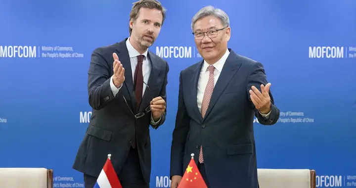 被制裁过的荷兰大臣，带17个老板来求情，提前约法三章只谈生意？