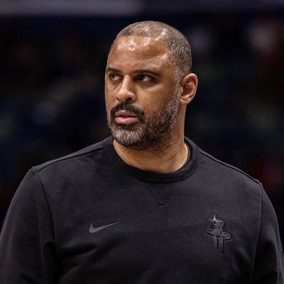 篮下后撤步：大家都在逆袭，只有火箭在挨打