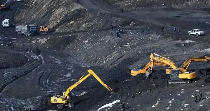 1200枚导弹砸下！美国决定猛造导弹，转头发现供应链被中国卡脖子