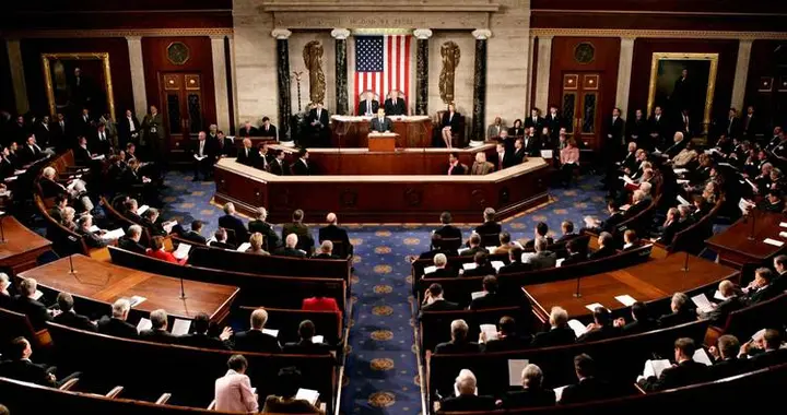 为什么一桶油如此重要，看石油黄金美元的关系，难怪要不惜代价