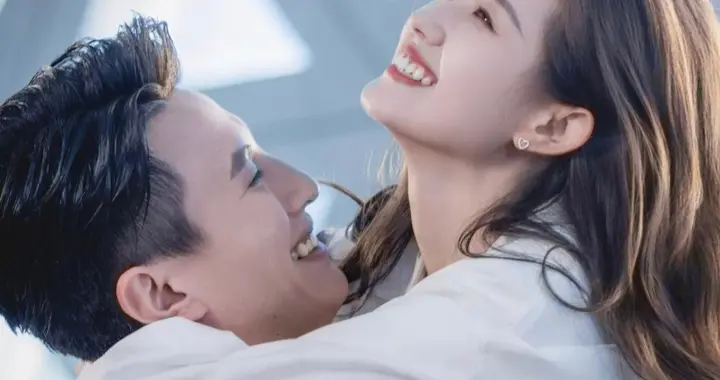 国剧盛典最大黑马！郭宇欣刘萧旭用50亿播放打脸短剧“快餐”偏见