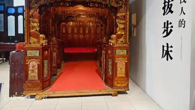 有匪君子er~：欧洲，摆放着中国的床，我