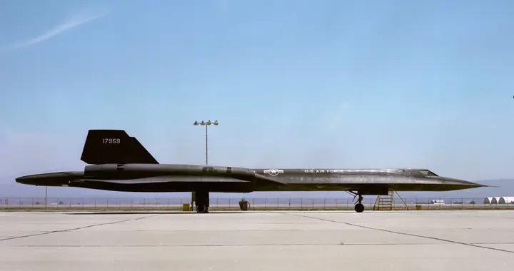 打不下来却被迫退役？SR-71黑鸟落幕，不是败给敌人而是败给时代