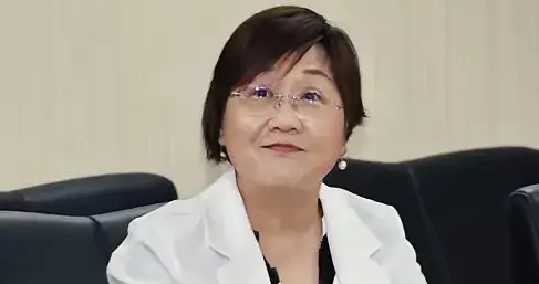 徐佳青再惹争议，“侨委会”两度改口，是否跟网友痛斥赖有关？