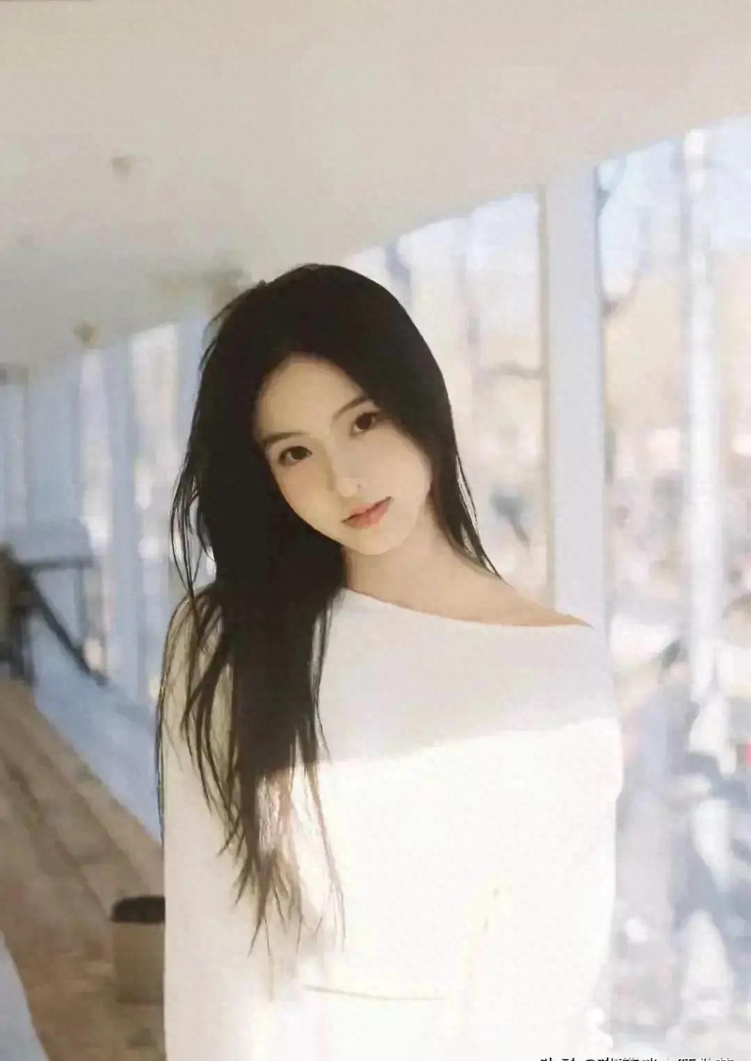 广东番禺一国际学校校花，身高169cm，体重52kg美的让人移不开眼