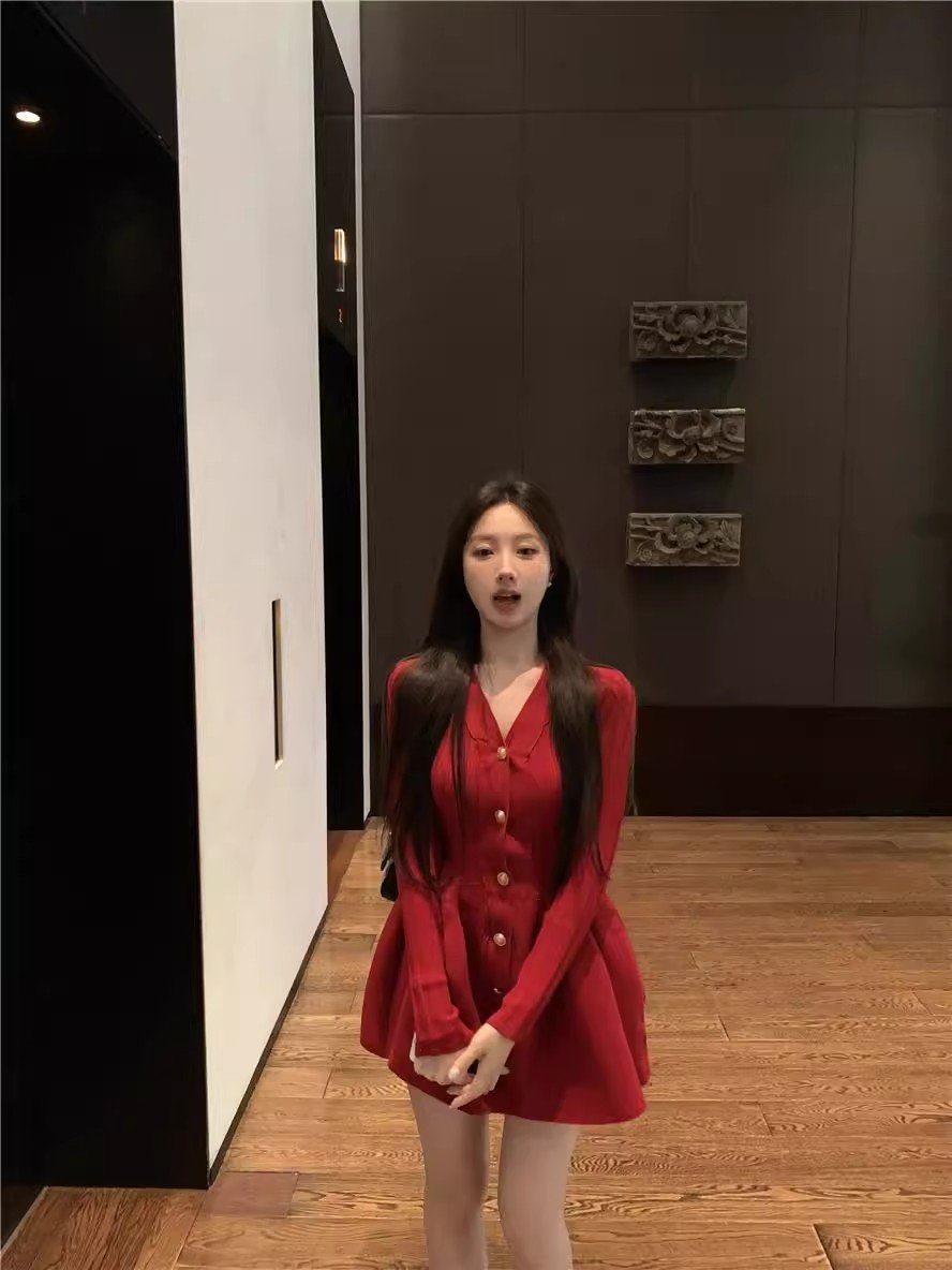 法式红色v领针织连衣裙女春秋收腰小个子