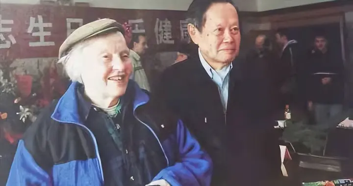 中国绿卡第一人寒春：身为顶尖核物理学家，为何却在华养牛？