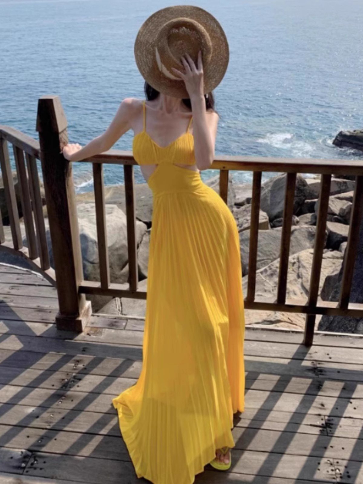 黄色泰国旅游吊带连衣裙女春夏季小个子