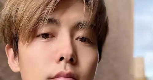 马天宇高铁暖心一幕：让座大爷，谦逊之举引全网点赞！