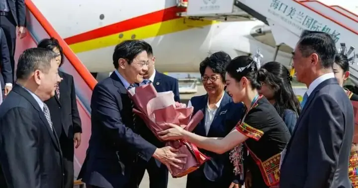 新加坡总理黄循财首访海南踏上归乡路！祖宗屋在50公里外翘首以待
