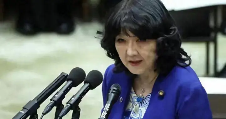 日财长大闹会场，特朗普公布脱钩倒计时，中方用8字回应高市早苗