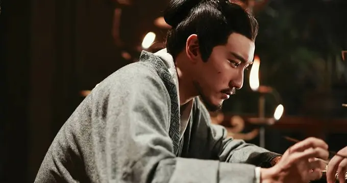 凿壁借光的匡衡长大后变成墙头草，受人唾骂，但我理解他的选择