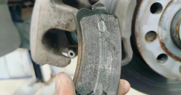 刹车片不耐用怎么回事？3万公里就要换？