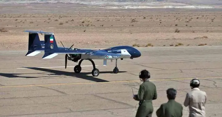 美军刚开第一枪，伊朗报复就来了？6艘炮艇出击，目标直指美油轮