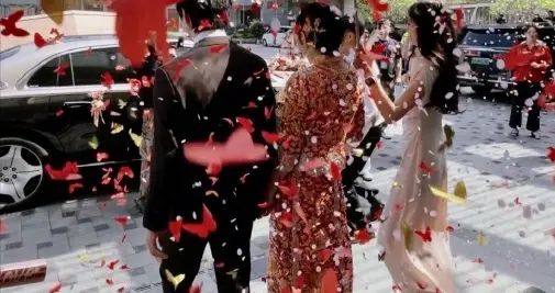 一对新人举办婚礼遇上奔跑吧录制，新娘回应：非常激动粉丝好热情