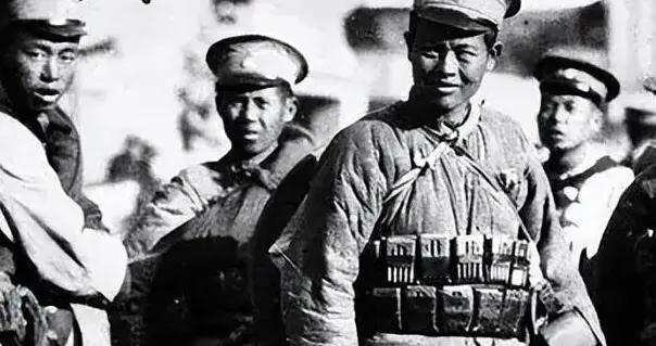 国军中将刚准备起义，就接到紧急电话：有人告发你要投靠共产党