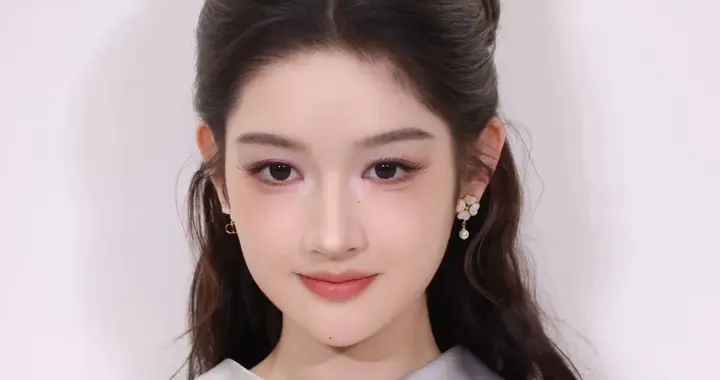 王玉雯卧蚕被喷，却说自己化的，即护住了造型师，还圈粉无数