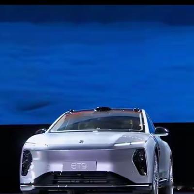 农村人：未来创始人李斌和舞台上的蔚来ES