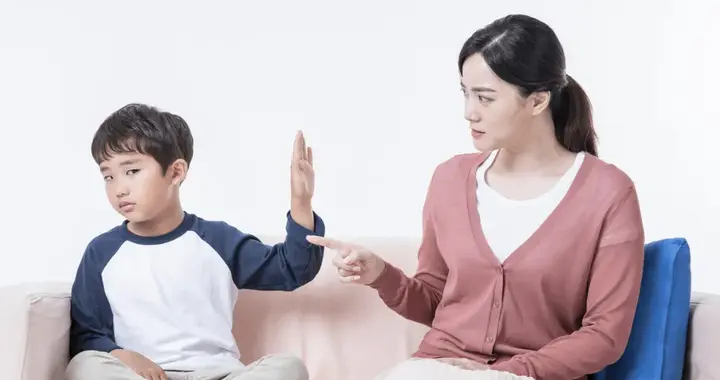 千万别打 2 岁前和 6 岁后的孩子，再生气也不要打，告诉你为什么
