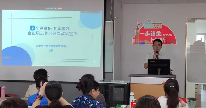 700万人卷铺盖跑了！保险这碗饭，怎么就“馊”到没人吃了？