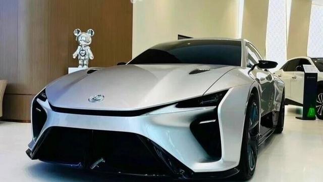 奋发的小红花H：雷克萨斯纯电轿跑｜LEX