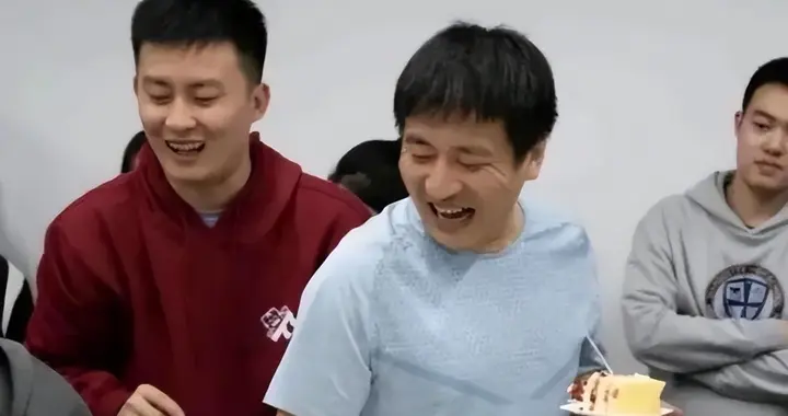 太痛心！张雪峰离世仅4个月，接班人武亮又积劳病倒 团队再遭重击