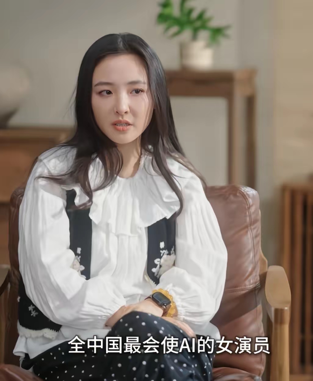 演员吴倩说自己现在是全国最会使AI的女演员，之前她分享自己要去学AI...