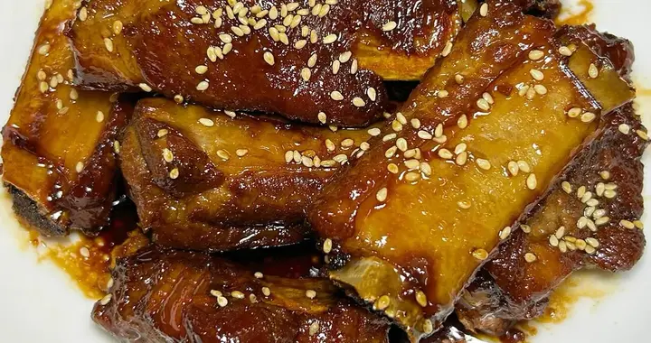 只需一个电饭锅？看它如何变出骨酥肉烂的糖醋排骨。