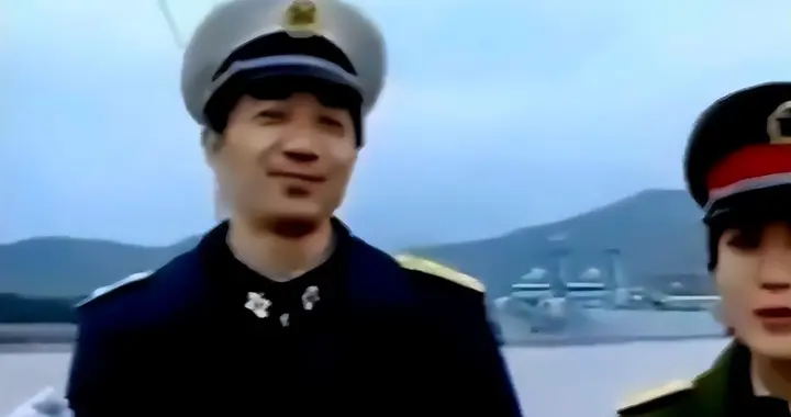 三十多年前的局座有多帅？剑眉英目气质不凡，如今已是小老头