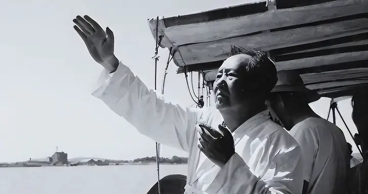 毛主席去算卦，老和尚看后说：江河湖海皆可游，唯独黄河不能去