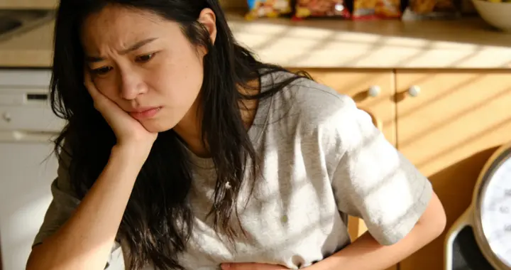 医生提醒：身体出现这4种异常，可能是胃炎预警，别不当回事