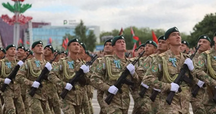 又一个乌克兰！全面去俄化，不准再叫将军，只能叫突厥军衔