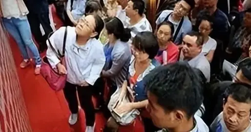 山东42万，广东狂揽74万？2025人口大迁徙，背后的‘赢家’真相？