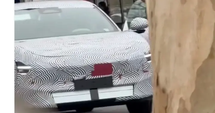 配色撞款？小鹏 MONA SUV 红色曝光 神似小米 SU7 赤霞红