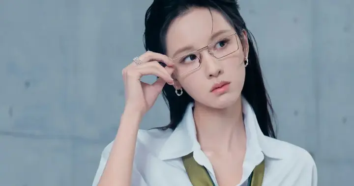 陈都灵，眼镜甜姐，酷感十足