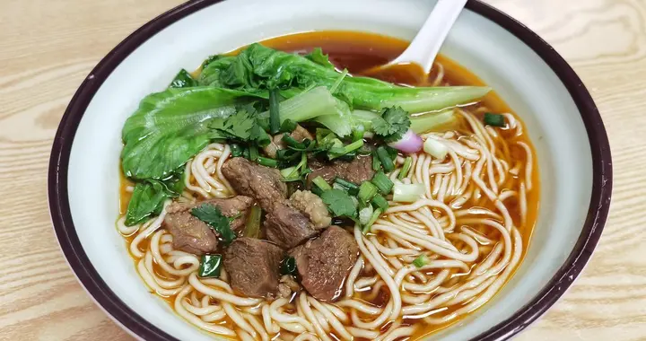 一碗牛肉面40块，为何商场面馆越开越少？网友:4个原因，个个扎心