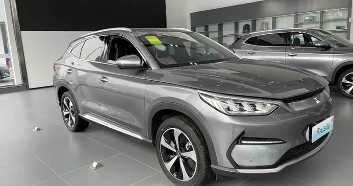 才开一年的比亚迪宋plus，外观原版却换了安全带，验车师看走眼？