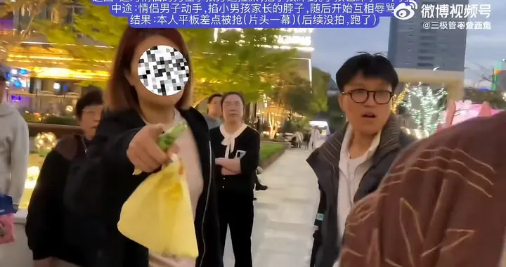 男女遛狗引公愤.狗狗撒尿到孩子身边非但不道歉,还辱骂孩子的妈妈