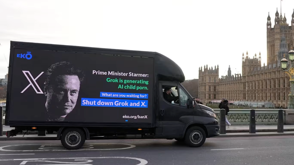 马斯克妥协了 英国首相：X将阻止AI生成不雅图像