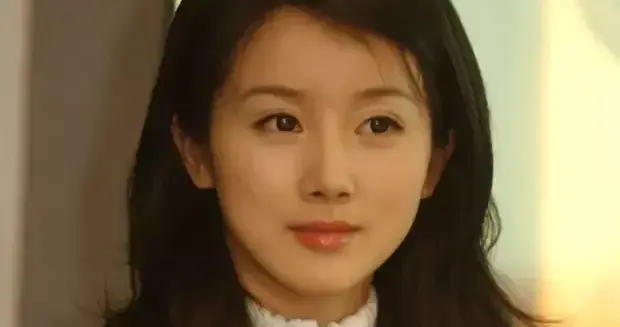 孙菲菲：从当红小花到满身疮痍，13年沉浮背后的娱乐圈真相